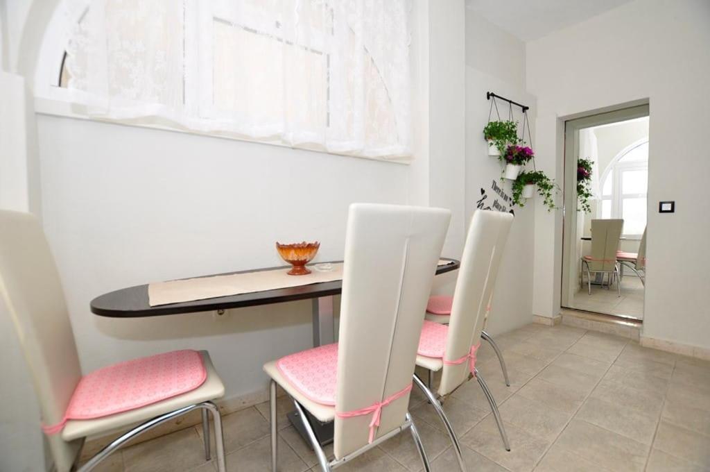 Apartments Gabi Омиш Экстерьер фото