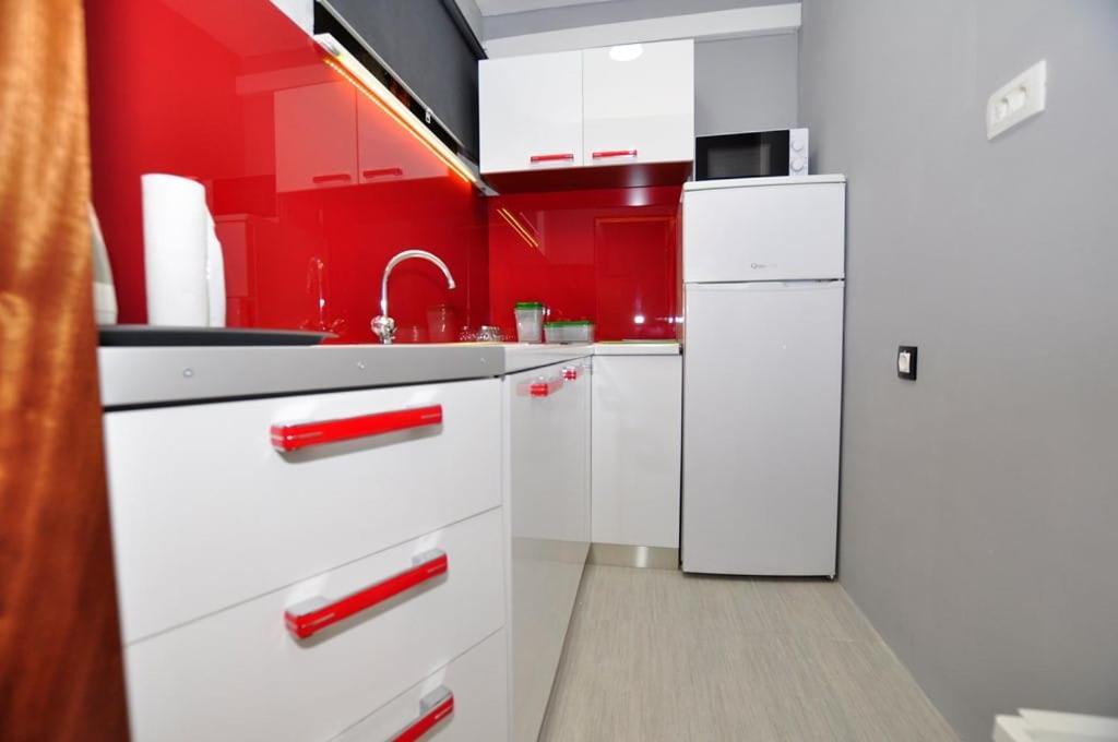 Apartments Gabi Омиш Экстерьер фото