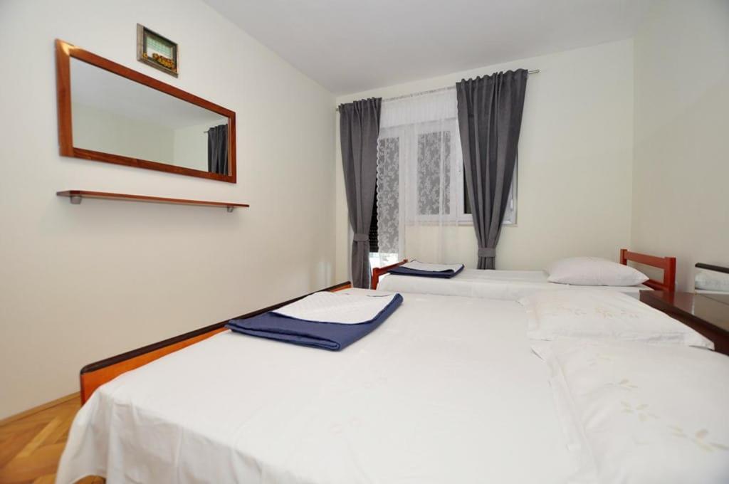 Apartments Gabi Омиш Экстерьер фото