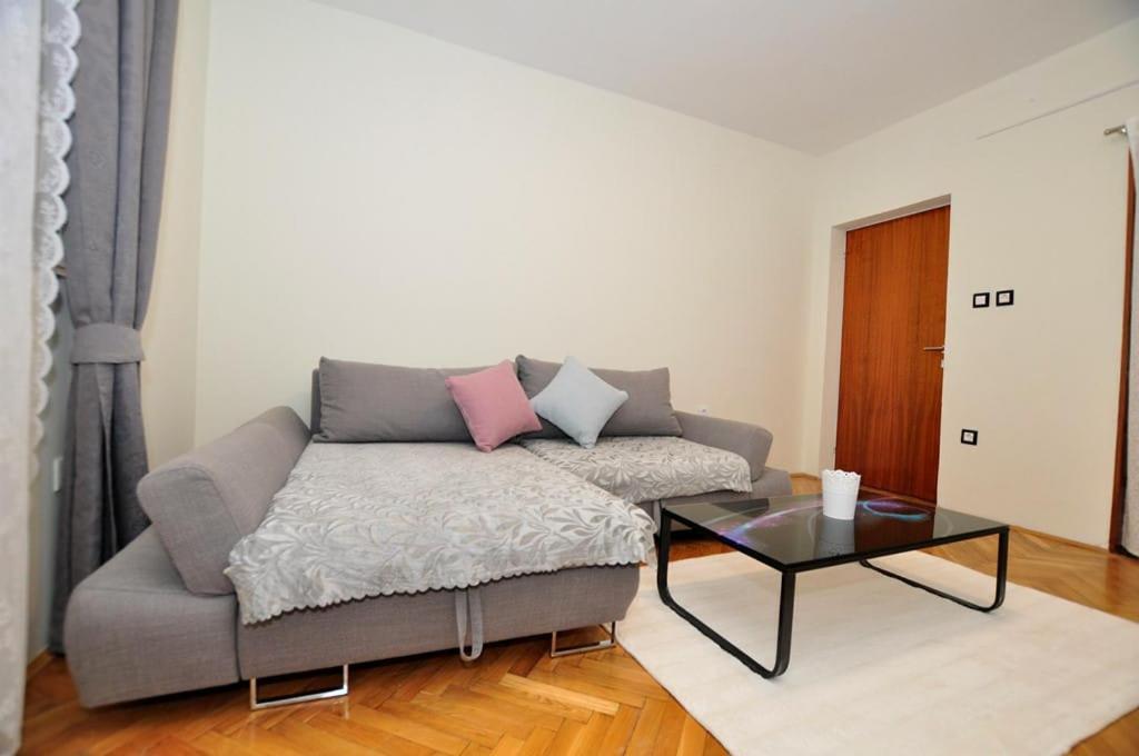 Apartments Gabi Омиш Экстерьер фото