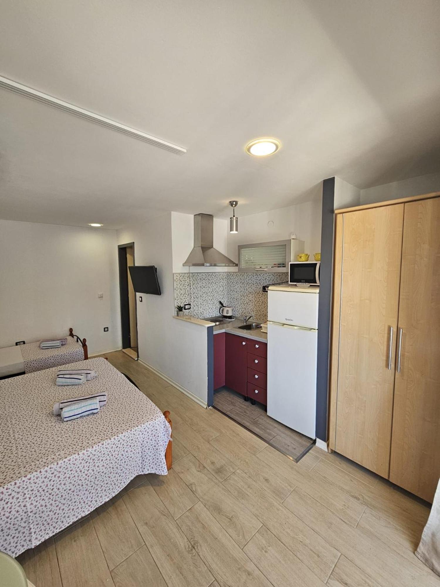 Apartments Gabi Омиш Экстерьер фото