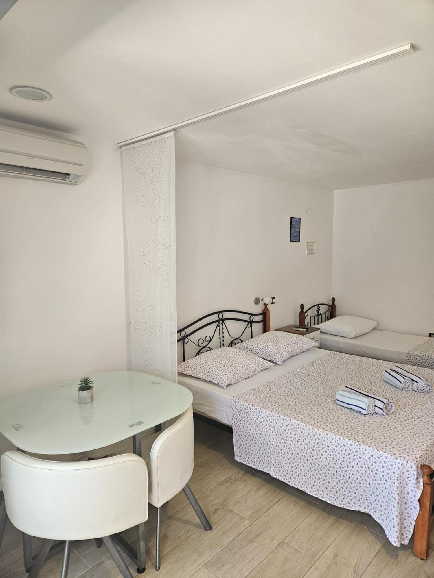 Apartments Gabi Омиш Экстерьер фото